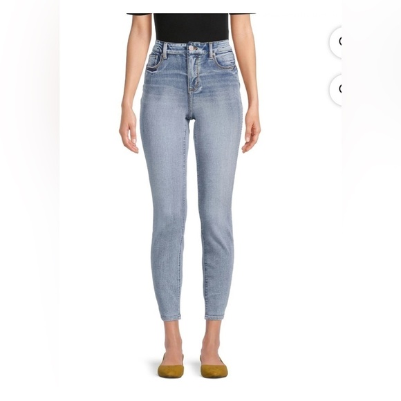 Time and Tru Denim - Time and Tru NWT Women’s Classic High Rise Skinny Jeans Light Wash New Size 2